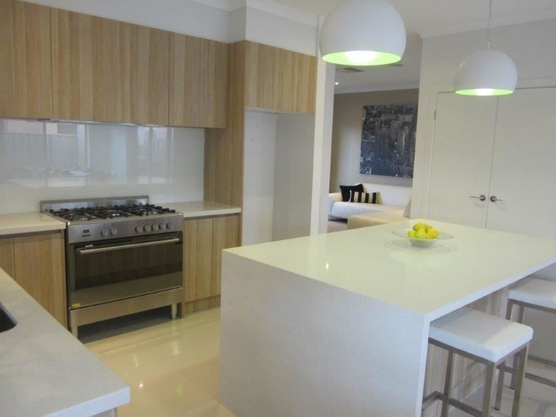 40 Prendergast Ave, Cranbourne East VIC 3977