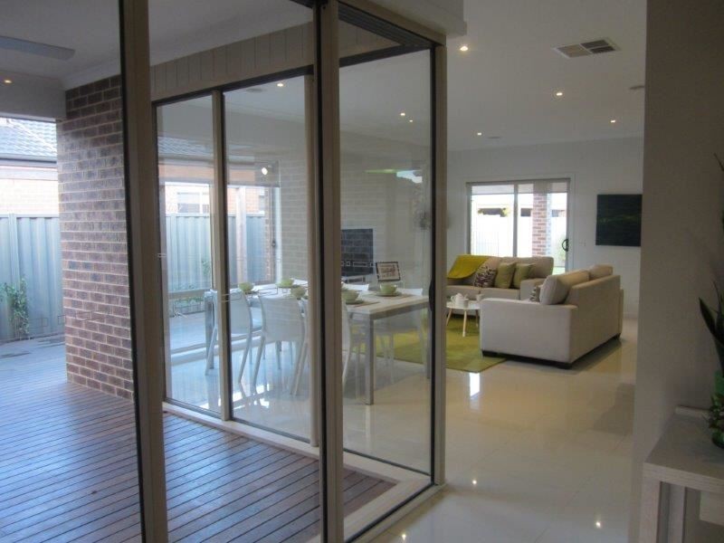 40 Prendergast Ave, Cranbourne East VIC 3977