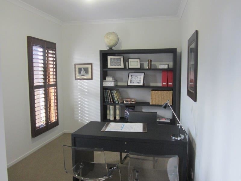 40 Prendergast Ave, Cranbourne East VIC 3977