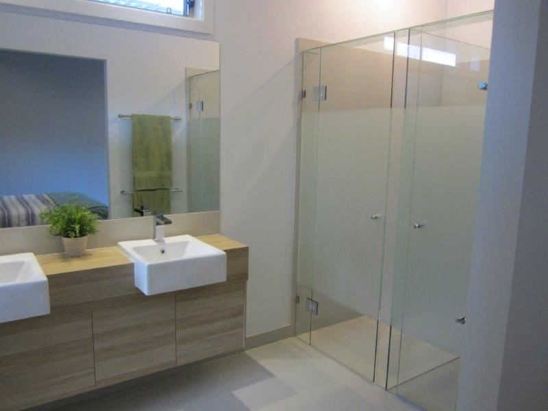 40 Prendergast Ave, Cranbourne East VIC 3977