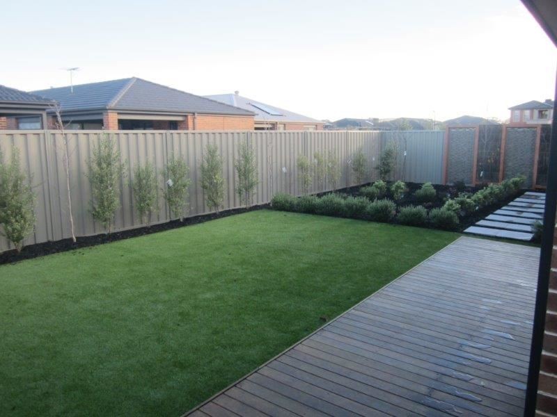 40 Prendergast Ave, Cranbourne East VIC 3977