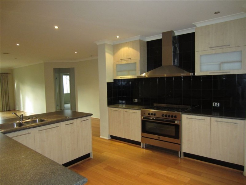 4 Ardenne Court, Narre Warren South VIC 3805