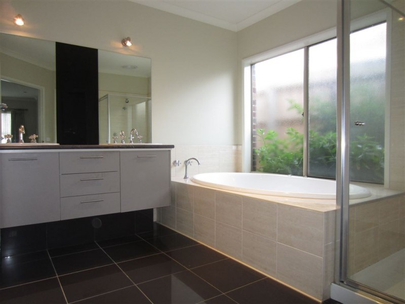 4 Ardenne Court, Narre Warren South VIC 3805