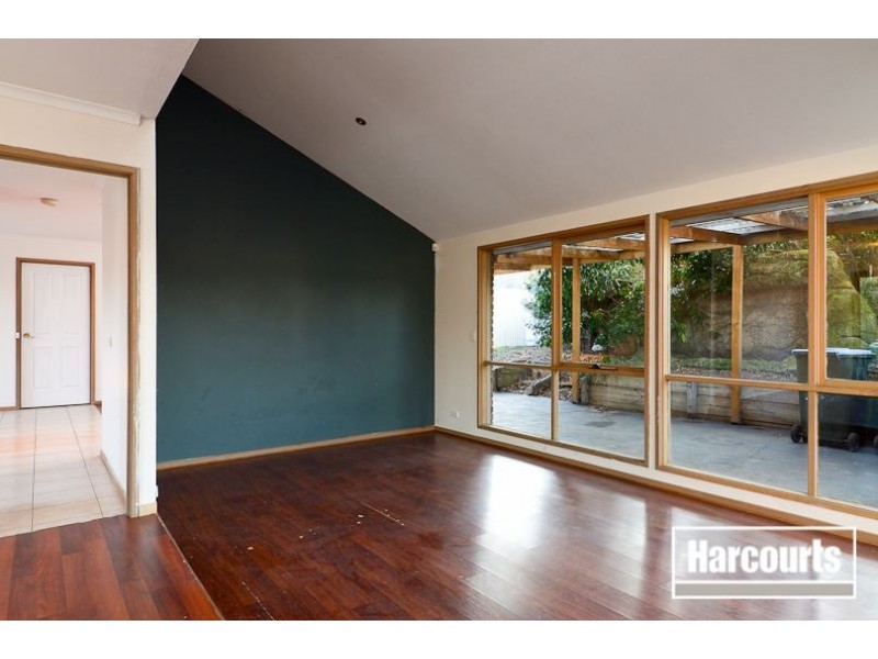 63 Amber Crescent, Narre Warren VIC 3805