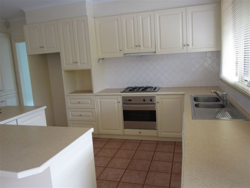 8 Jacqui Terrace, Narre Warren South VIC 3805