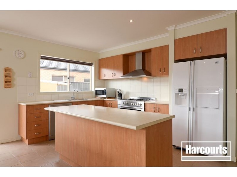 11 Sagan Drive, Cranbourne North VIC 3977