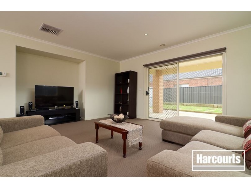 11 Sagan Drive, Cranbourne North VIC 3977