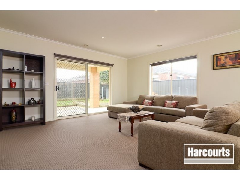 11 Sagan Drive, Cranbourne North VIC 3977