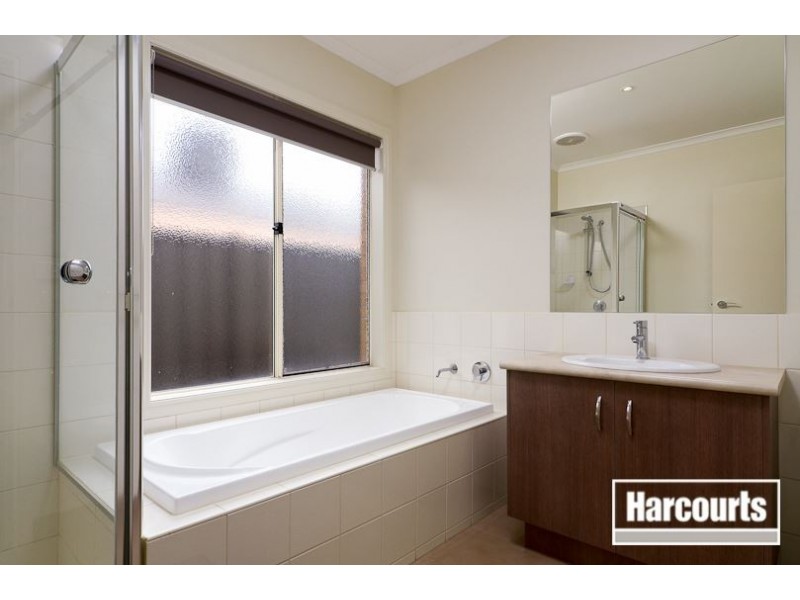 11 Sagan Drive, Cranbourne North VIC 3977