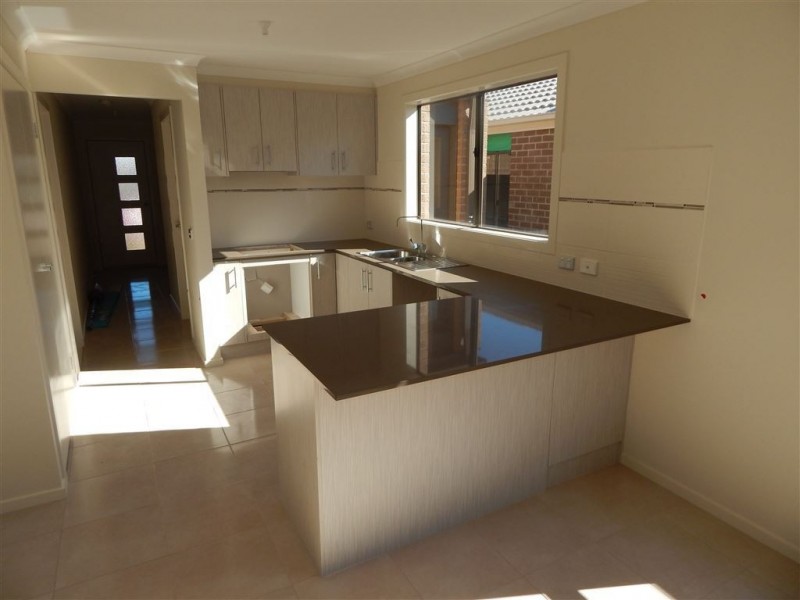 8 Mayflower Drive, Cranbourne West VIC 3977