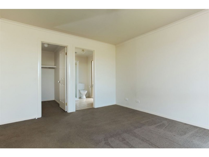 82 Ridgemont Drive, Berwick VIC 3806