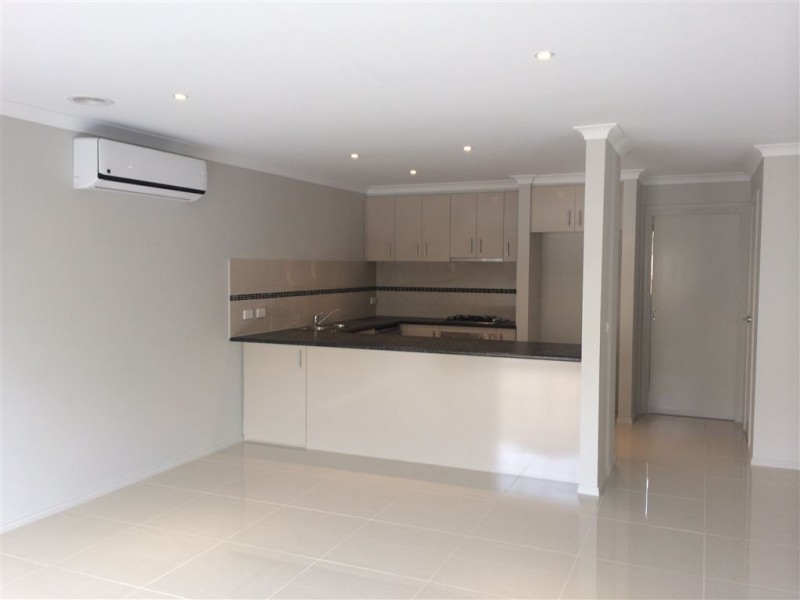 2/14 Glenwood Court, Cranbourne VIC 3977