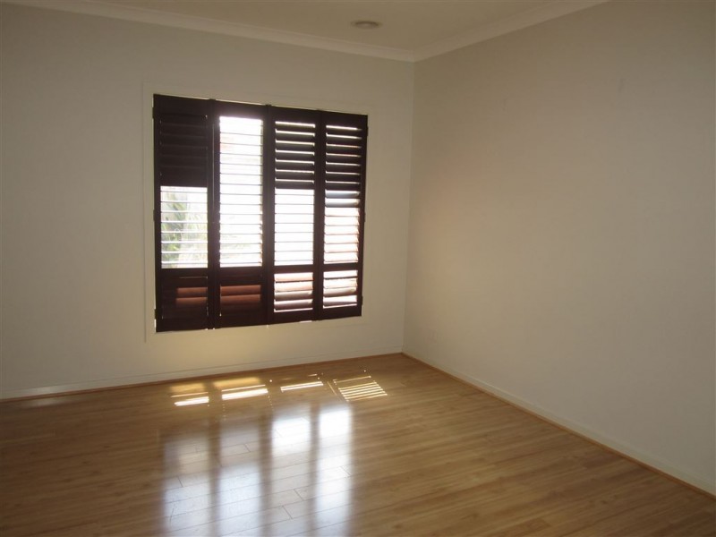 10 Boldrewood Place, Lynbrook VIC 3975