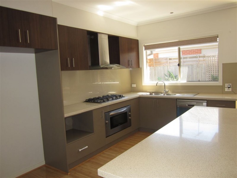 10 Boldrewood Place, Lynbrook VIC 3975