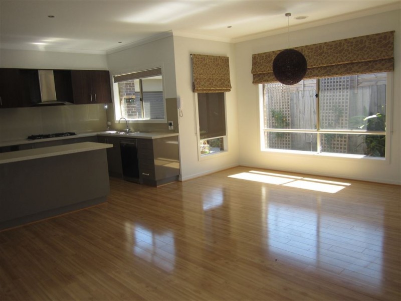 10 Boldrewood Place, Lynbrook VIC 3975