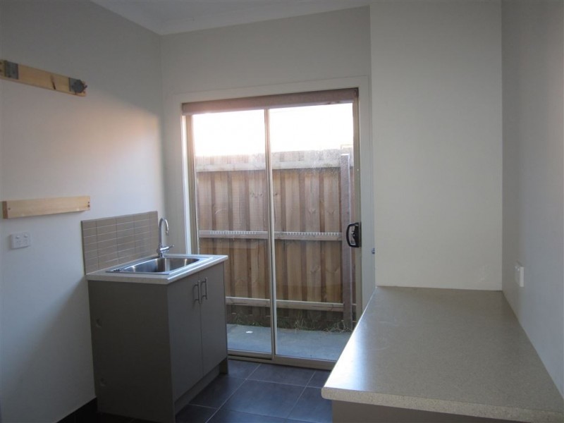 10 Boldrewood Place, Lynbrook VIC 3975