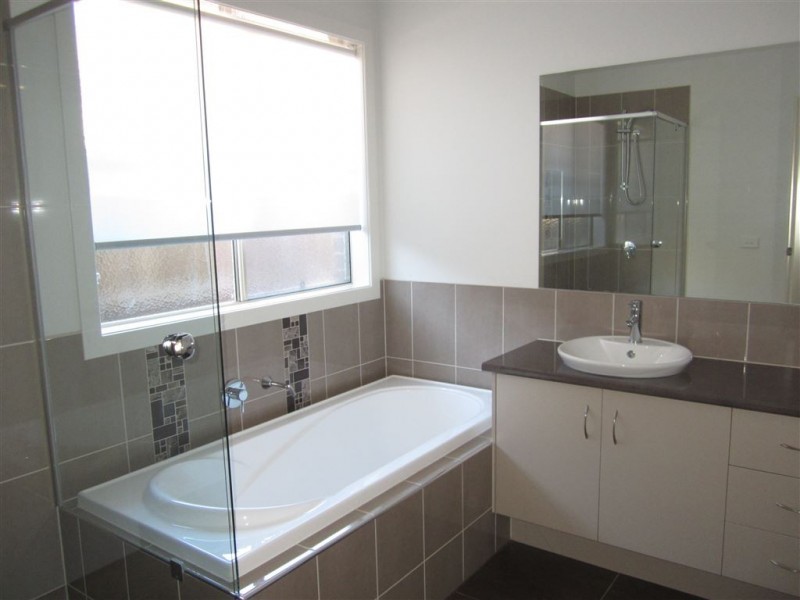 10 Boldrewood Place, Lynbrook VIC 3975