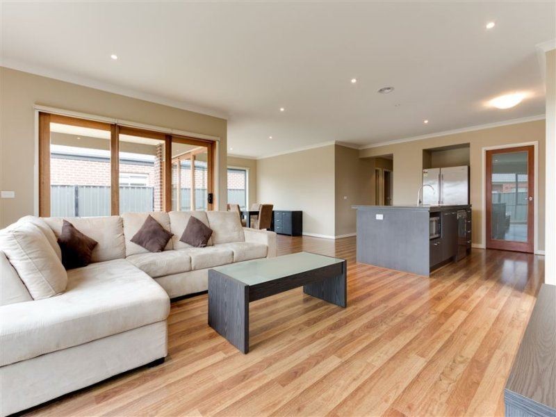 30 Falabela Road, Clyde North VIC 3978