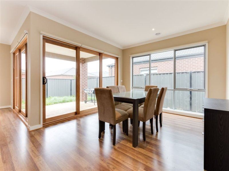 30 Falabela Road, Clyde North VIC 3978