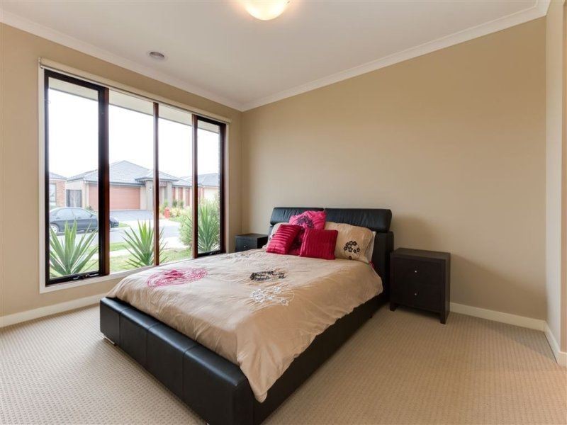 30 Falabela Road, Clyde North VIC 3978