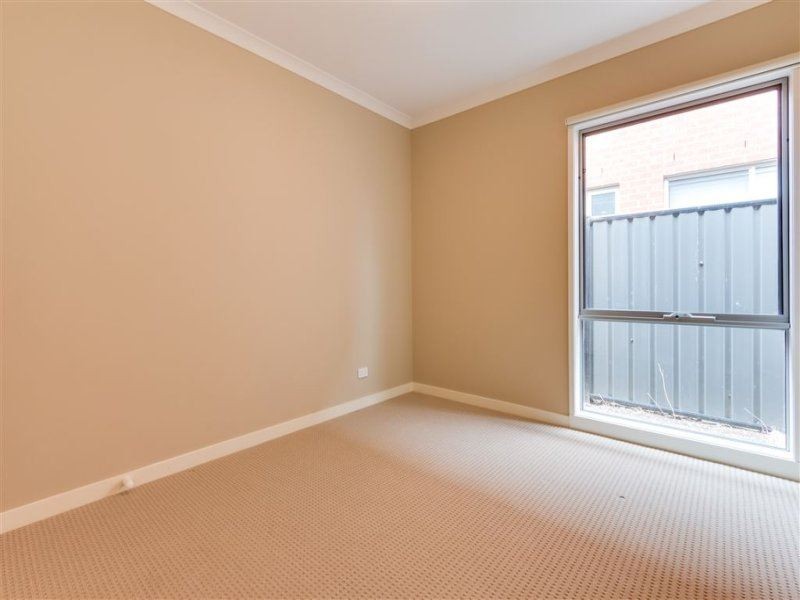 30 Falabela Road, Clyde North VIC 3978