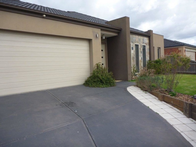 7 Ogle Way, Cranbourne North VIC 3977