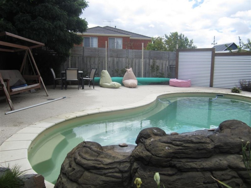 10 Pendle Close, Narre Warren South VIC 3805