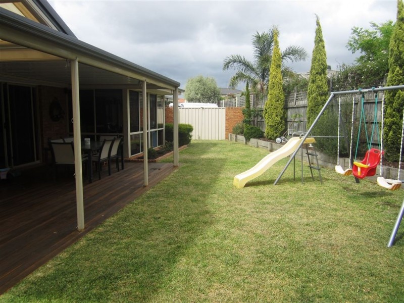 10 Pendle Close, Narre Warren South VIC 3805