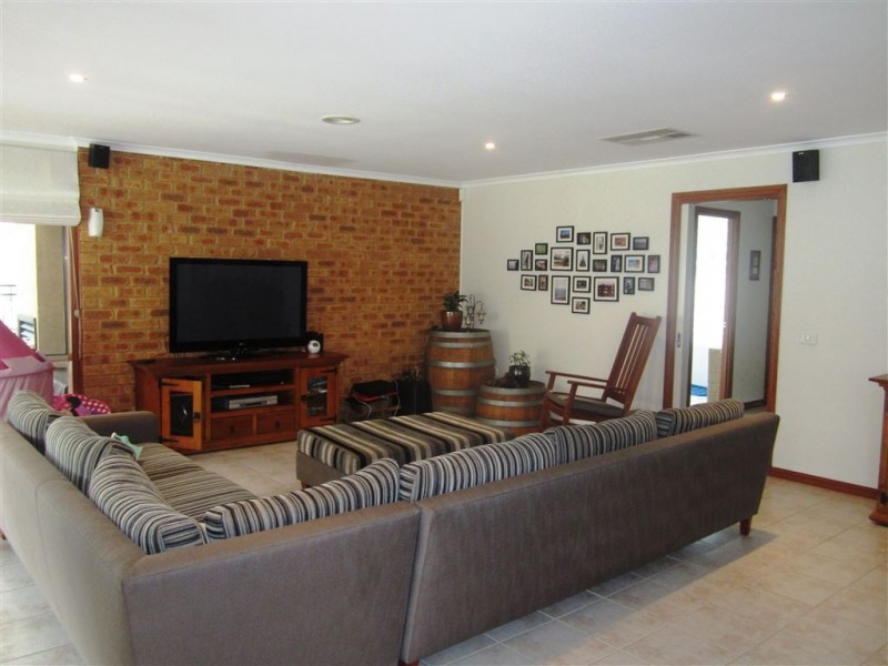 10 Pendle Close, Narre Warren South VIC 3805