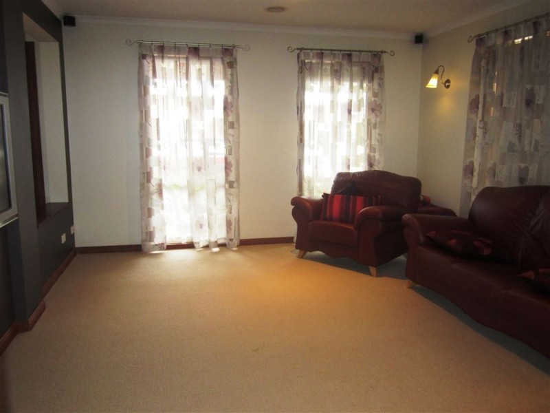 10 Pendle Close, Narre Warren South VIC 3805