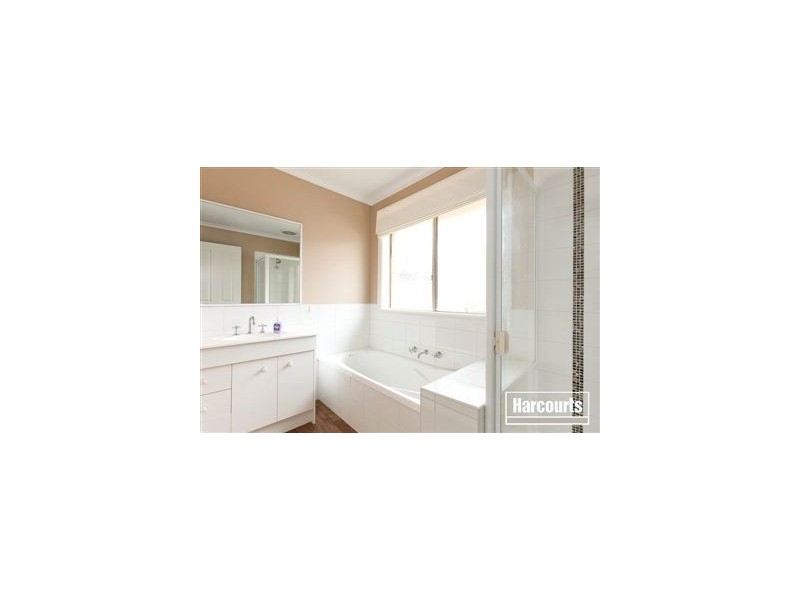 9 Wallangara Drive, Pakenham VIC 3810