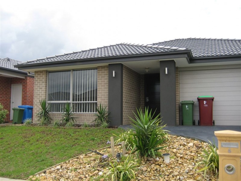6 Jutland Close, Clyde North VIC 3978