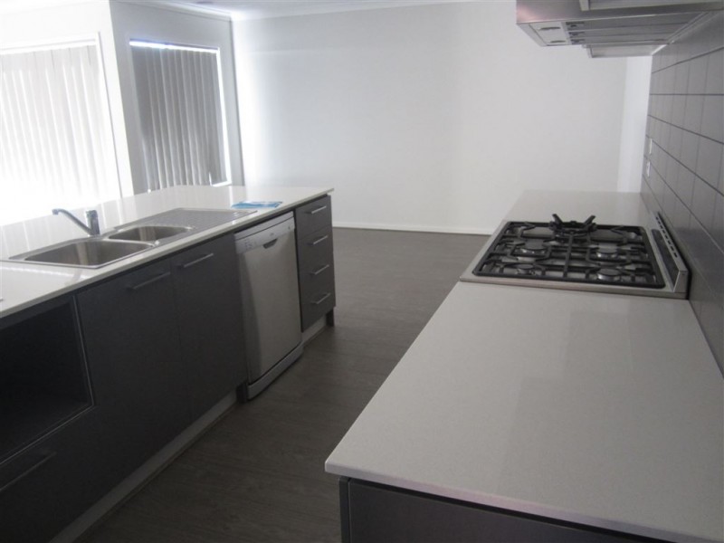 6 Jutland Close, Clyde North VIC 3978