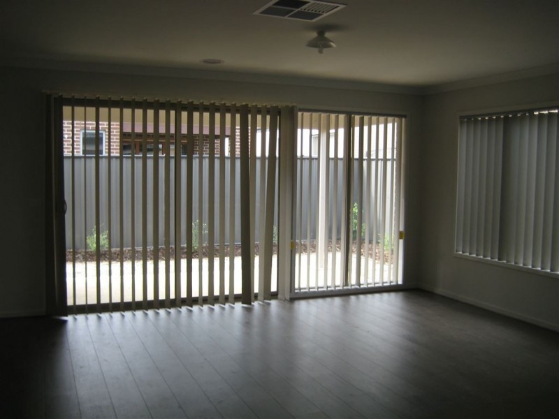 6 Jutland Close, Clyde North VIC 3978