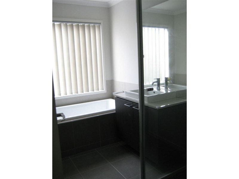 6 Jutland Close, Clyde North VIC 3978