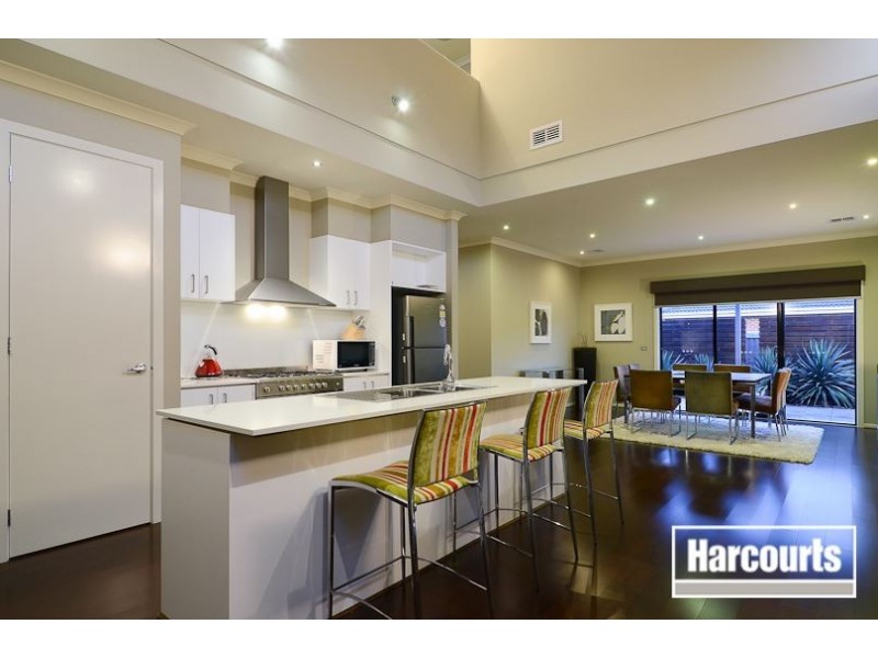 14 Kindred Avenue, Cranbourne North VIC 3977