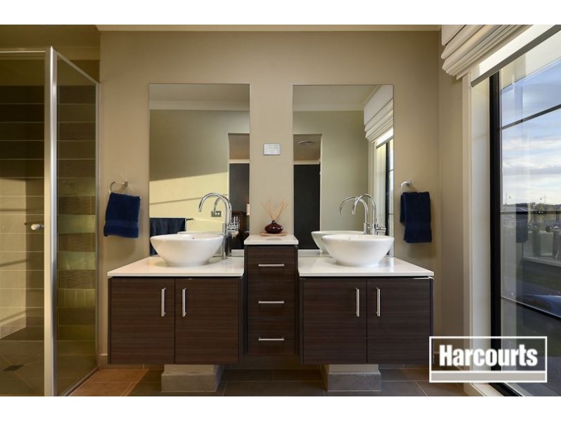 14 Kindred Avenue, Cranbourne North VIC 3977