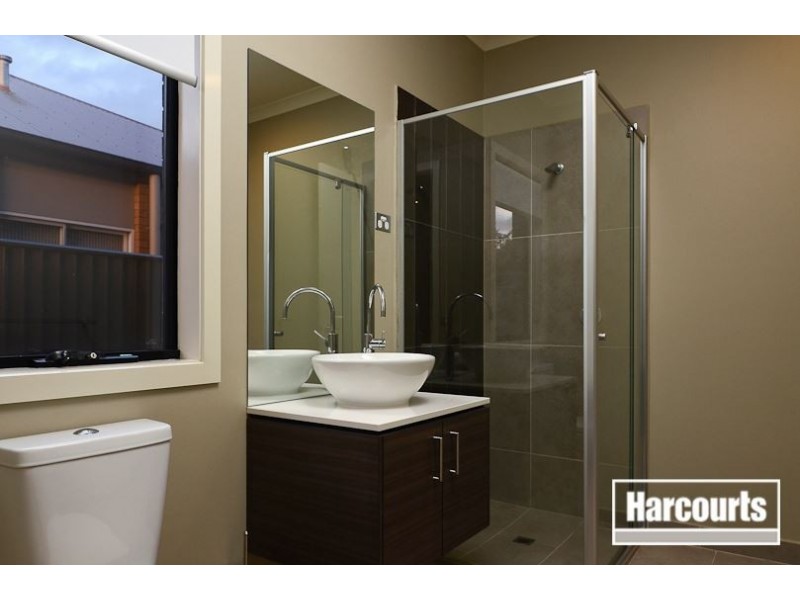 14 Kindred Avenue, Cranbourne North VIC 3977