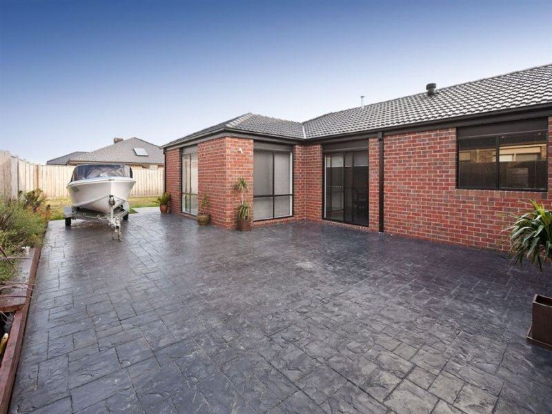 51 Von Nida Drive, Cranbourne North VIC 3977