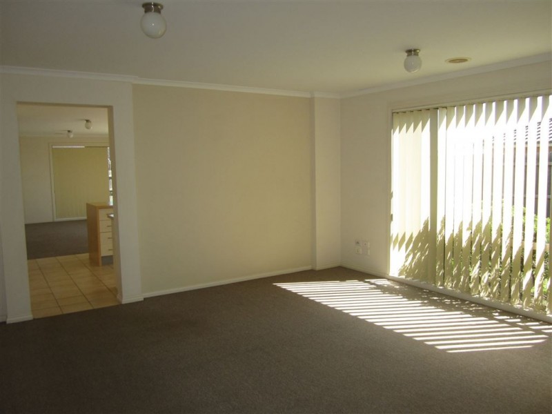 12 Taplan Crescent, Cranbourne West VIC 3977