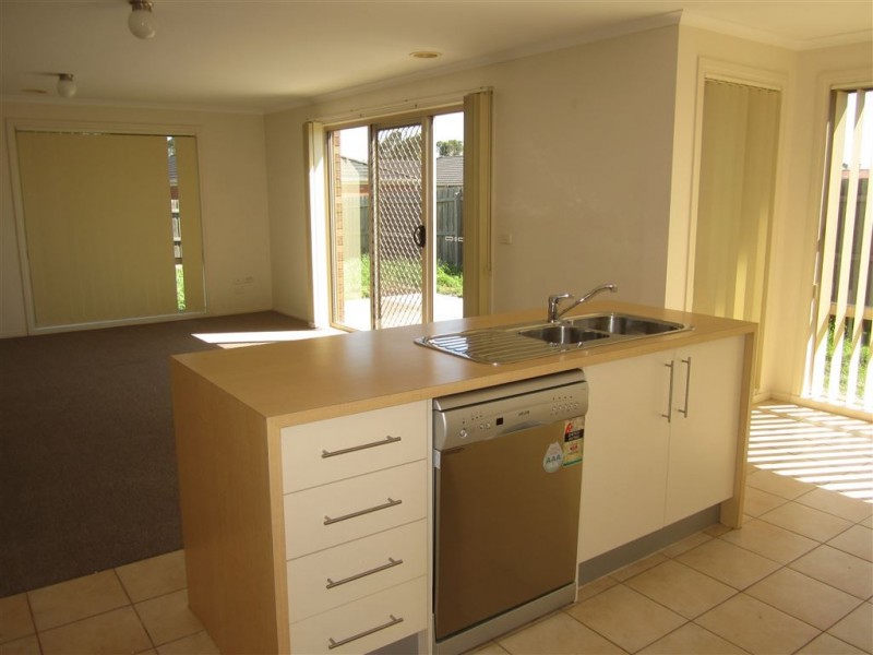 12 Taplan Crescent, Cranbourne West VIC 3977