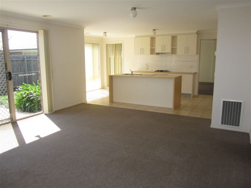 12 Taplan Crescent, Cranbourne West VIC 3977