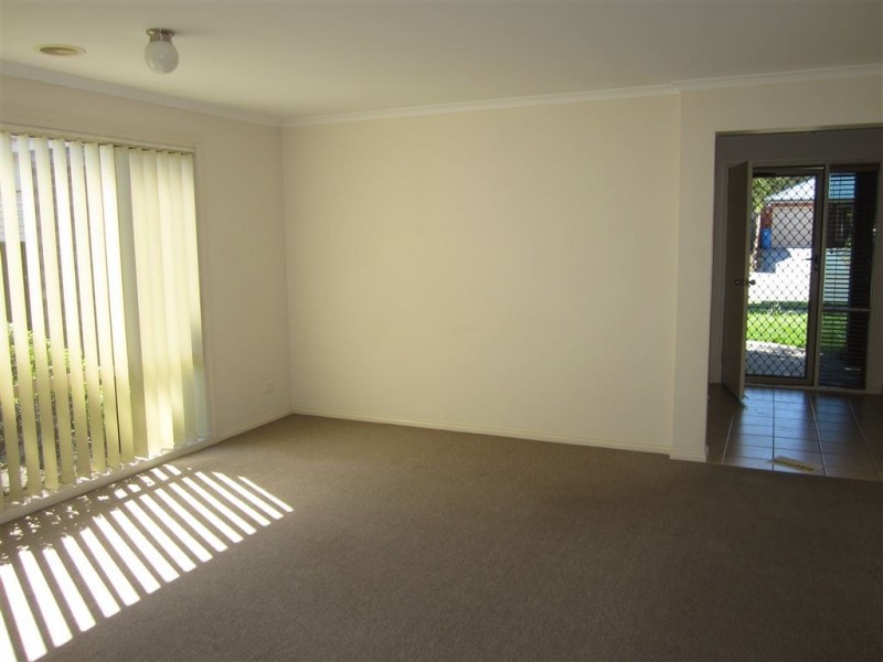 12 Taplan Crescent, Cranbourne West VIC 3977