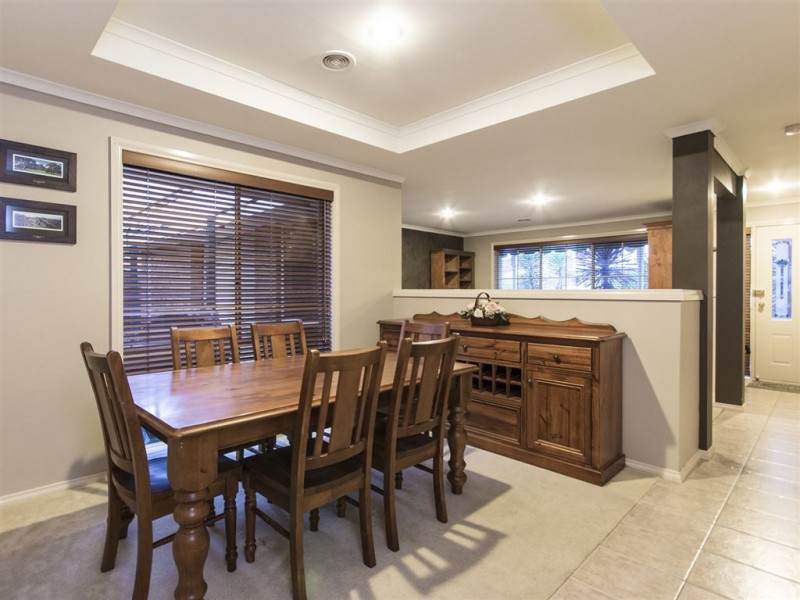 5 Milton Place, Narre Warren South VIC 3805