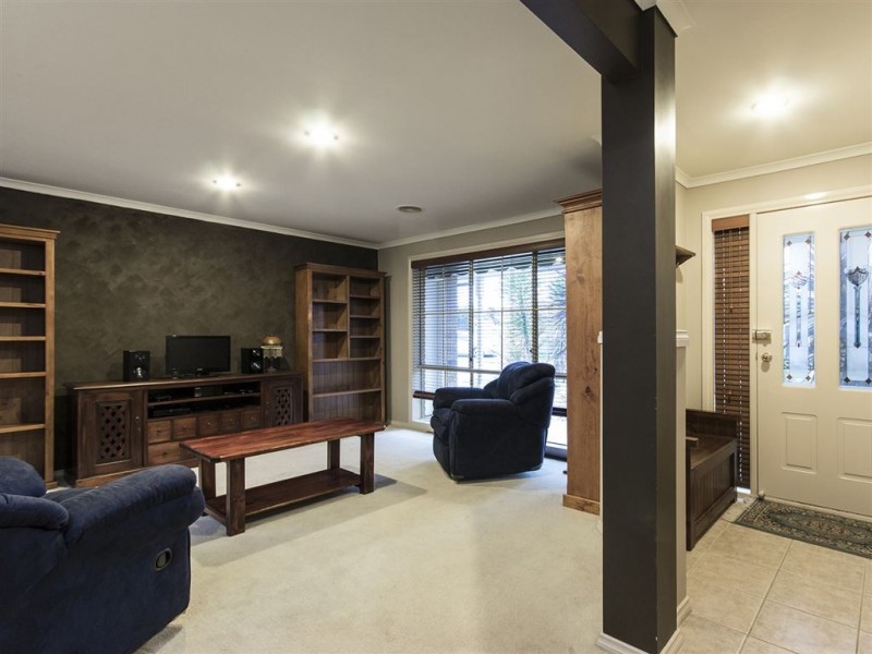 5 Milton Place, Narre Warren South VIC 3805