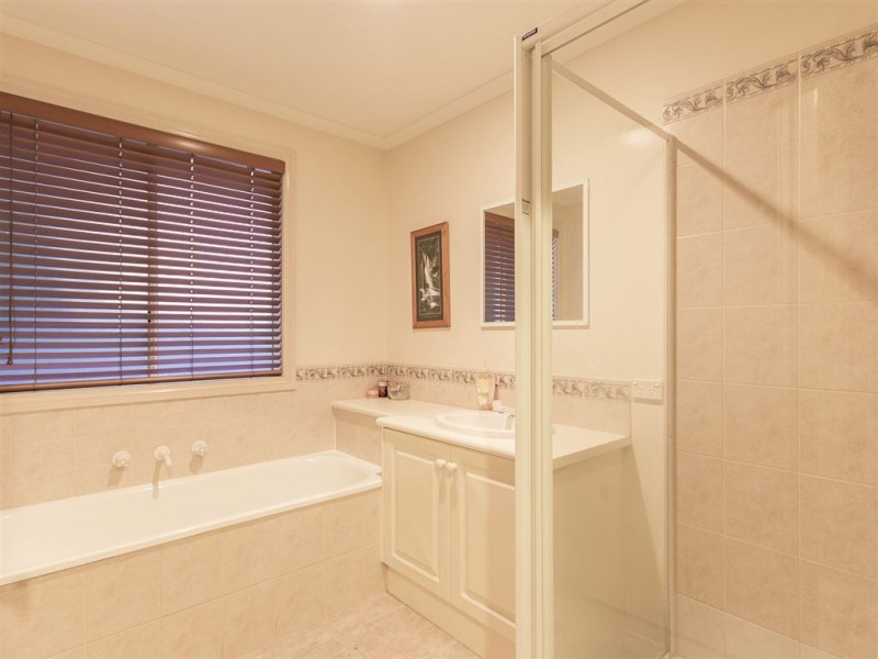 5 Milton Place, Narre Warren South VIC 3805