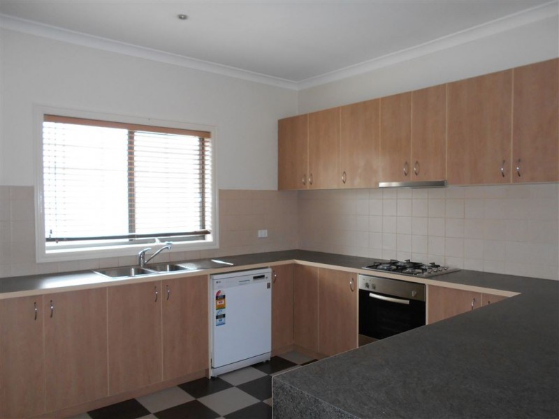 1/17 Elizabeth Street, Cranbourne North VIC 3977