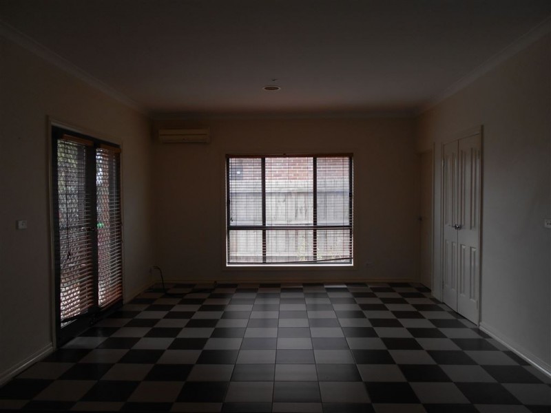 1/17 Elizabeth Street, Cranbourne North VIC 3977