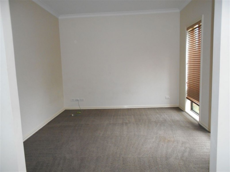 1/17 Elizabeth Street, Cranbourne North VIC 3977