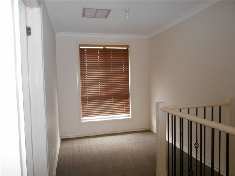 1/17 Elizabeth Street, Cranbourne North VIC 3977